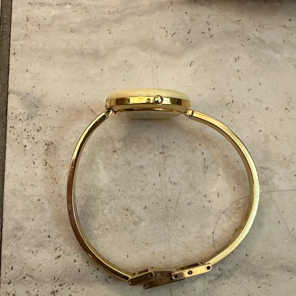 Gucci Bezel Elegant Gold Watch